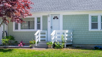 118 Walton Ave, Hyannis, MA 02601