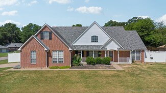 2209 Southbrook Ave, Okmulgee, OK 74447