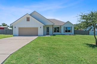 103 W Tomlinson St, Florence, TX 76527