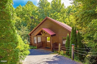 1624 W Ski View Dr, Sevierville, TN 37876