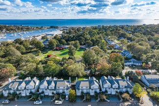 174 Queen St Unit 9AU, Falmouth, MA 02540