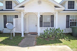 5600 W Shore Dr Unit C, Pensacola, FL 32526