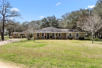 1035 Baron Ln, Columbus, TX 78934