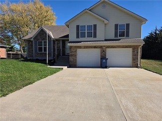 806 Ozark Short Line, Odessa, MO 64076