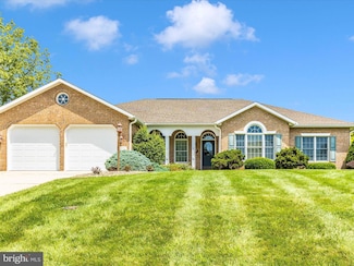 6337 Medina Ridge Dr, Fayetteville, PA 17222