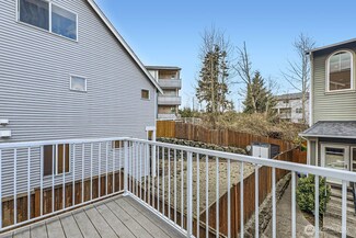 215 126th St SE Unit A, Everett, WA 98208