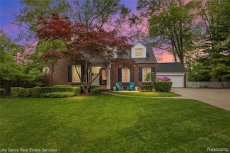 1011 Cadieux Rd, Grosse Pointe Park, MI 48230