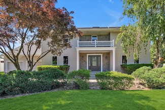 6 Victor Ln, Woodbury, NY 11797