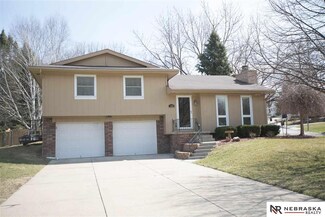 8625 Meadows Pkwy, Omaha, NE 68138
