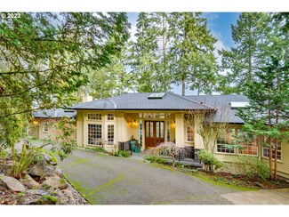 17390 Grandview Ct, Lake Oswego, OR 97034