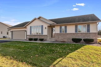 28 Schubert Ln, Fond Du Lac, WI 54935