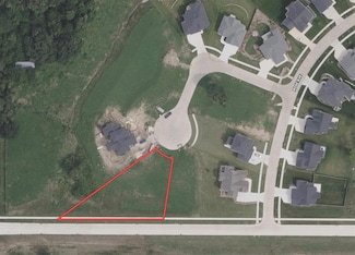 5821 Rose Cir, Des Moines, IA 50321