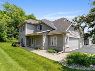 954 Autumn Ridge Ln Unit 954, Hartford, WI 53027