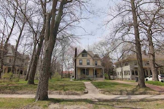 447 S Summit St, Iowa City, IA 52240