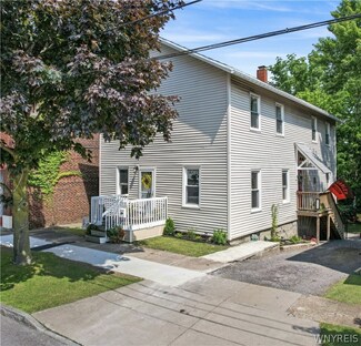 515 Cayuga Dr, Niagara Falls, NY 14304
