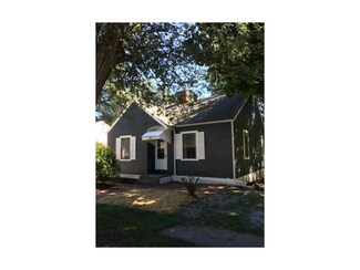 607 W 27th St, Higginsville, MO 64037