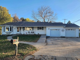 703 E 1st St, Neligh, NE 68756