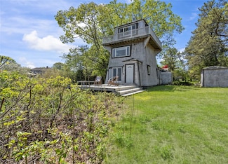 55 W End Ave, East Quogue, NY 11942