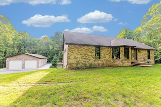 395 Hazelwood Dr, Bruceton Mills, WV 26525