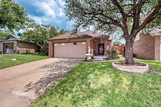 208 Lydia Cir, Irving, TX 75060