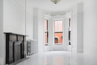152 Kent St Unit 1, Brooklyn, NY 11222