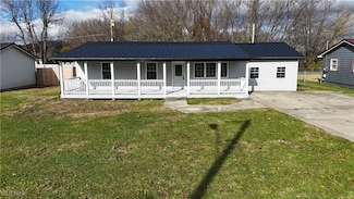 148 4th St, Frazeysburg, OH 43822