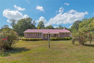 152 N Forest Cir, Marietta, SC 29661