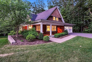 25 Cottage Cir, Dedham, MA 02026