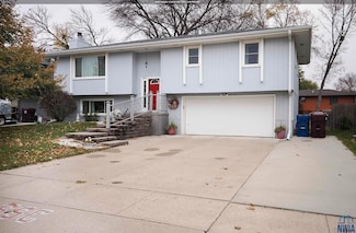 825 Ash St, South Sioux City, NE 68776