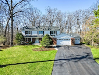 901 Bruce Ct, Libertyville, IL 60048