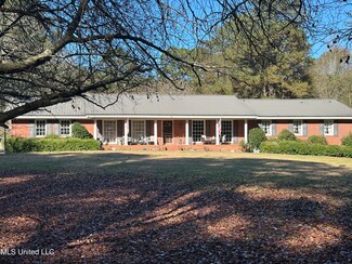 621 Magnolia Ave NW, Magee, MS 39111