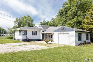 417 N John St, Mascoutah, IL 62258