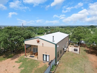 609 W Leon St, Llano, TX 78643