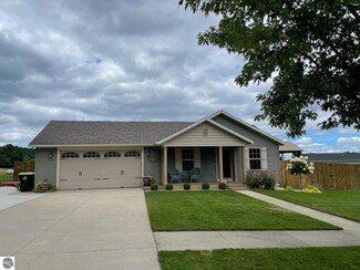 4140 Edwin Blvd, Grawn, MI 49637