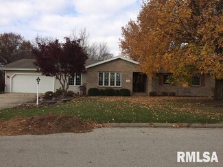 511 W Gloria Dr, Eureka, IL 61530