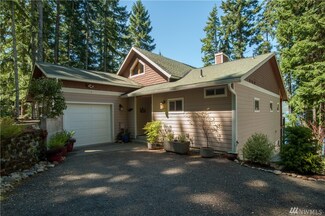 1360 N Potlatch Dr N, Hoodsport, WA 98548