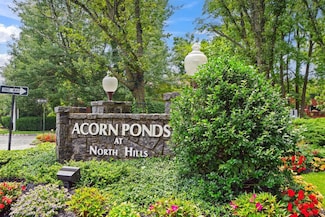 19 Fox Ridge, Roslyn, NY 11576