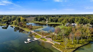 12284 Crowne Pointe Dr Unit 11, Brady Township, MI 49097