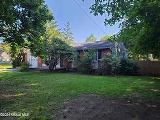 21 Foxhall Dr, Saratoga Springs, NY 12866