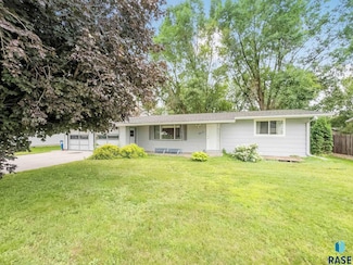 505 E 15th St, Dell Rapids, SD 57022