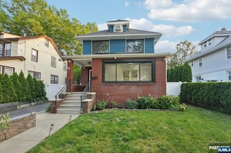 26 Amsterdam Ave, Teaneck, NJ 07666