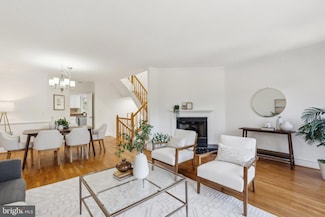 695 W Glebe Rd, Alexandria, VA 22305