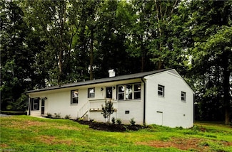1261 Inwood View Dr, Sophia, NC 27350