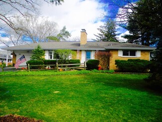 16W540 Hillside Ln, Willowbrook, IL 60527