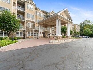 540 Cranbury Rd Unit 325, East Brunswick, NJ 08816