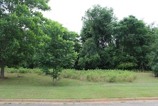 230 Wentworth Ln, Albany, GA 31721