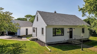 449 Main St, Fairhaven, MA 02719