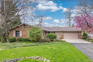 1366 E Coon Lake Rd, Howell, MI 48843