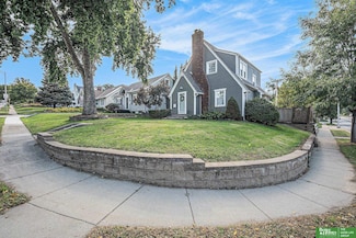 5855 William St, Omaha, NE 68106