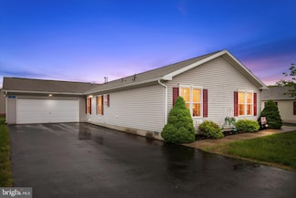 81 Random Rd, Douglassville, PA 19518